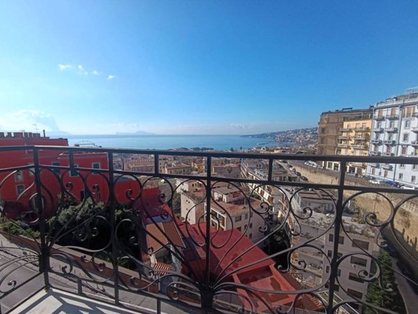 appartamento in affitto a Napoli in zona Chiaia