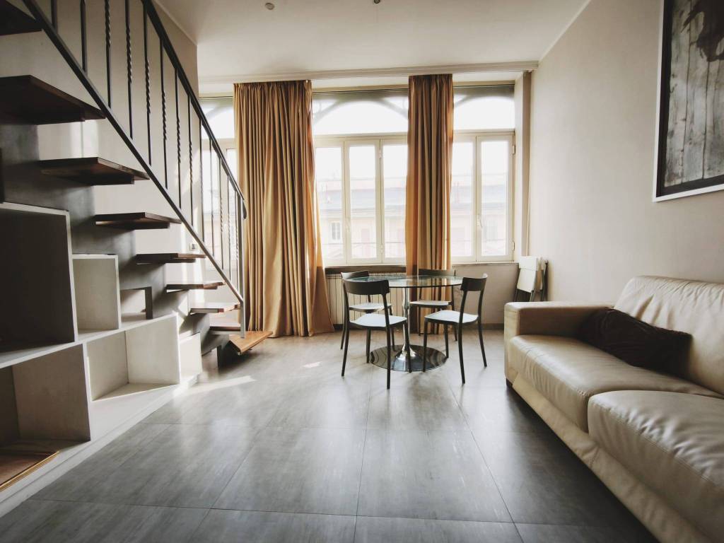 appartamento in affitto a Napoli in zona Chiaia