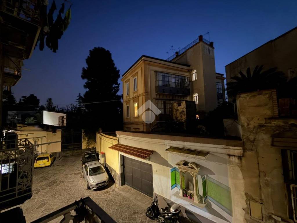 appartamento in affitto a Napoli in zona San Carlo all'Arena