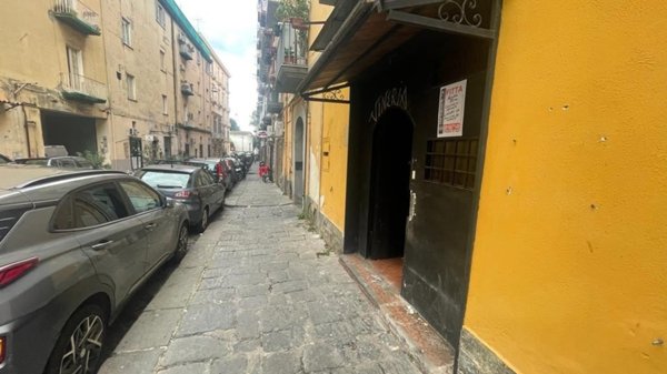 locale commerciale in affitto a Napoli in zona Chiaia