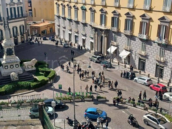 negozio in affitto a Napoli in zona Chiaia