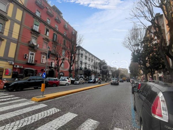 locale commerciale in vendita a Napoli in zona San Carlo all'Arena