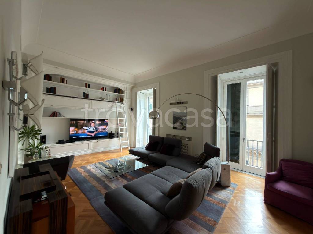 appartamento in affitto a Napoli in zona Chiaia