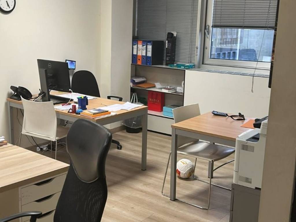 ufficio in affitto a Napoli in zona Zona Industriale-Ferrovia