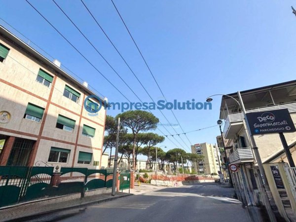 negozio in affitto a Napoli in zona Capodimonte / Colli Aminei