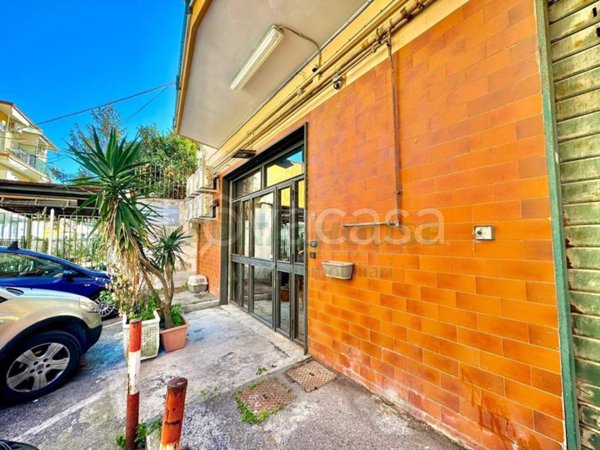 negozio in affitto a Napoli in zona Bagnoli