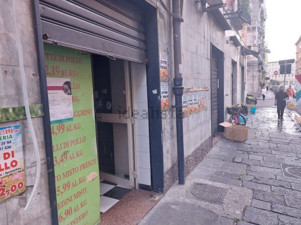 locale commerciale in affitto a Napoli in zona Vicaria