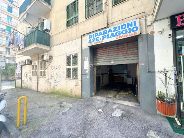locale commerciale in affitto a Napoli in zona Arenella