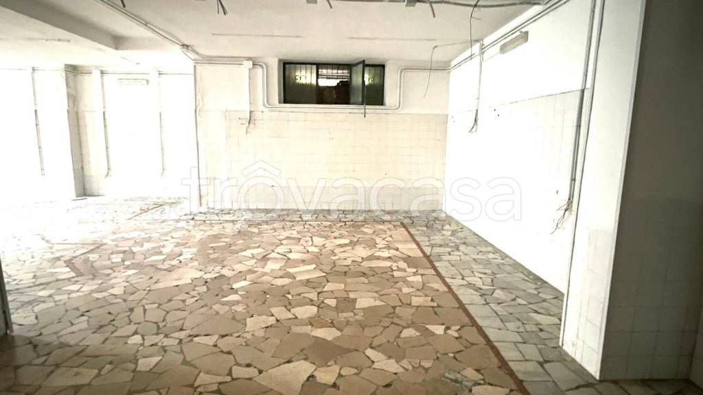 negozio in affitto a Napoli in zona Piscinola