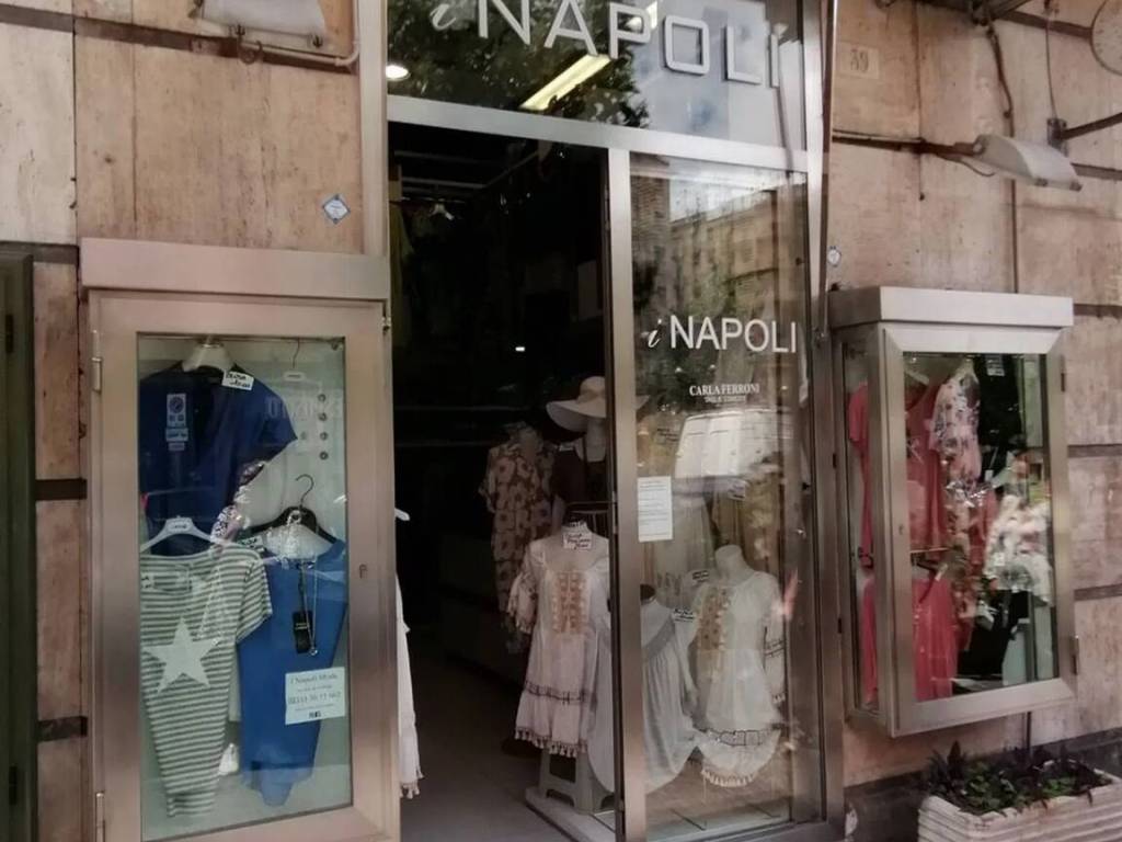 negozio in affitto a Napoli in zona Arenella