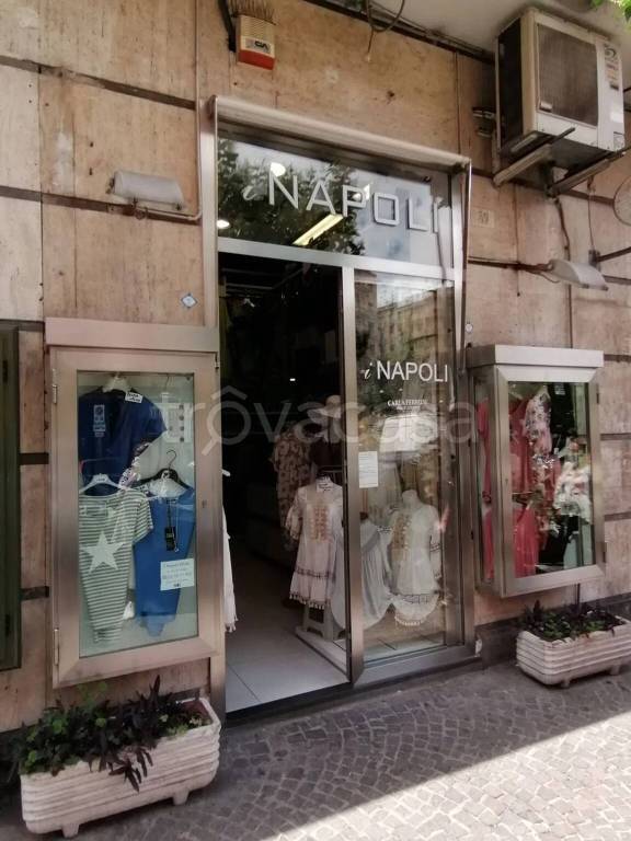 negozio in affitto a Napoli in zona Arenella