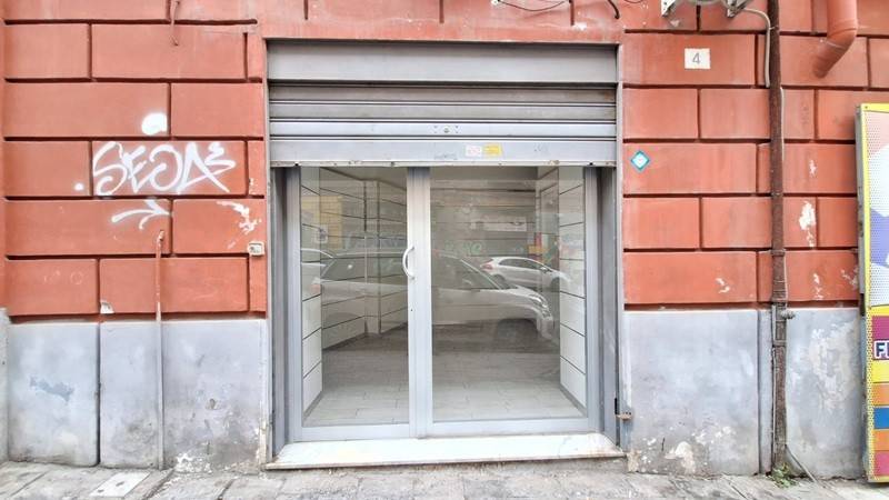 negozio in affitto a Napoli