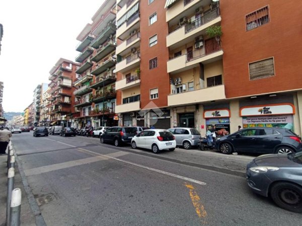 negozio in affitto a Napoli in zona Fuorigrotta