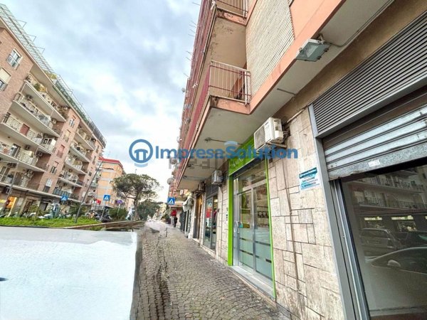 negozio in affitto a Napoli in zona Capodimonte / Colli Aminei