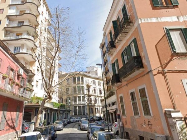 negozio in affitto a Napoli in zona Vomero