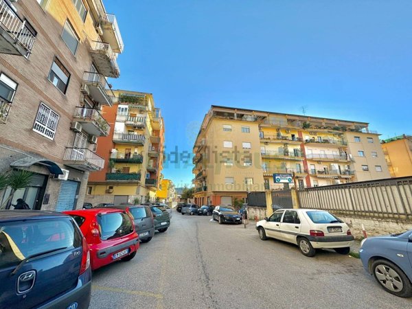 locale commerciale in affitto a Napoli in zona Bagnoli