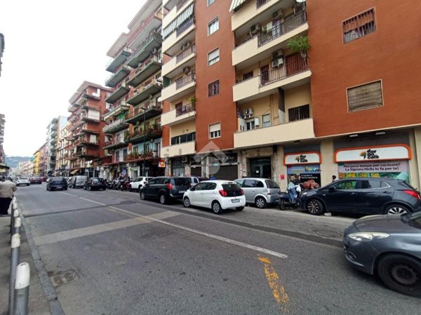 locale commerciale in affitto a Napoli in zona Fuorigrotta