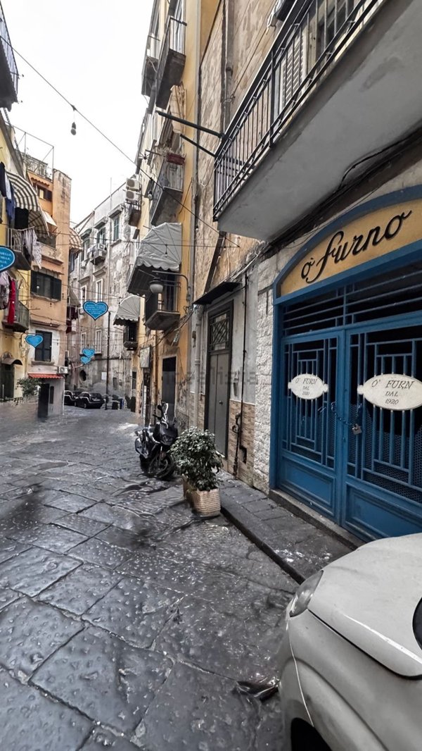locale commerciale in affitto a Napoli in zona San Ferdinando