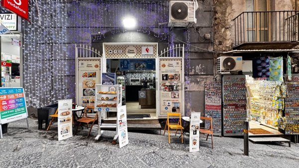 negozio in affitto a Napoli in zona San Ferdinando
