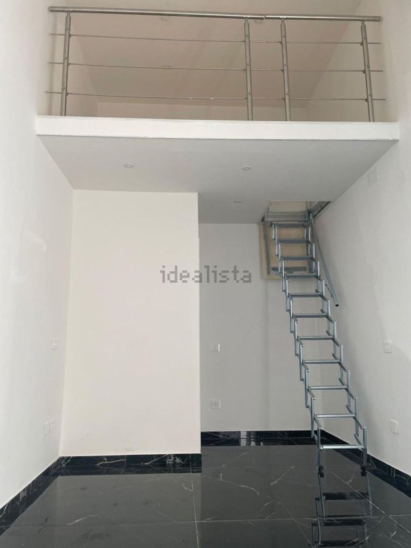 locale commerciale in affitto a Napoli