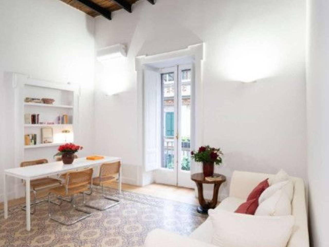 appartamento in affitto a Napoli in zona Chiaia