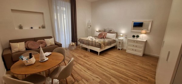 appartamento in affitto a Napoli in zona Chiaia