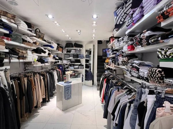 negozio in affitto a Napoli