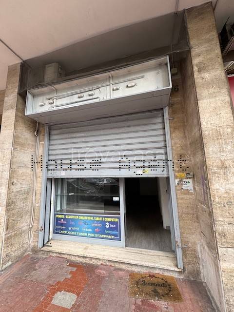 negozio in affitto a Napoli in zona Capodimonte / Colli Aminei