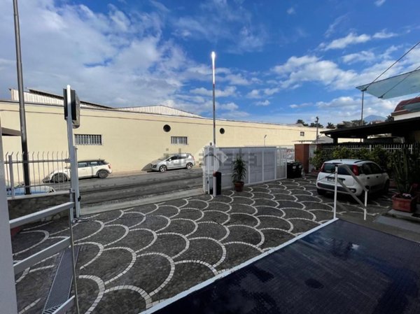 capannone in affitto a Napoli in zona Barra