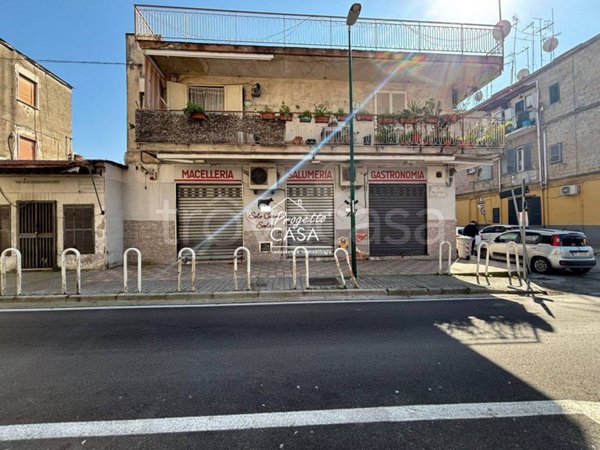 negozio in affitto a Napoli in zona Barra