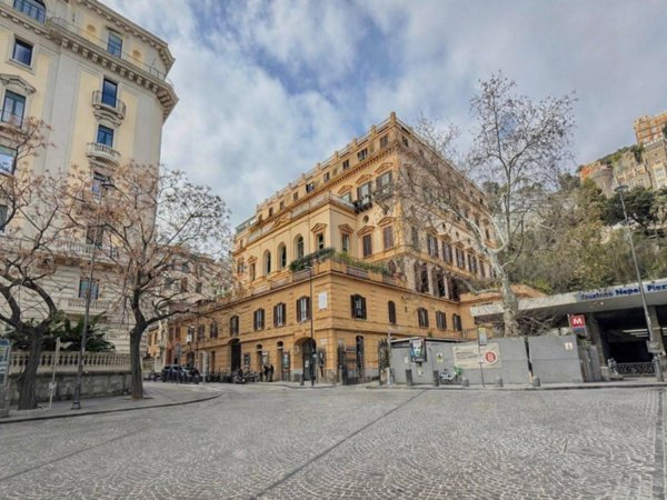 ufficio in affitto a Napoli in zona Chiaia