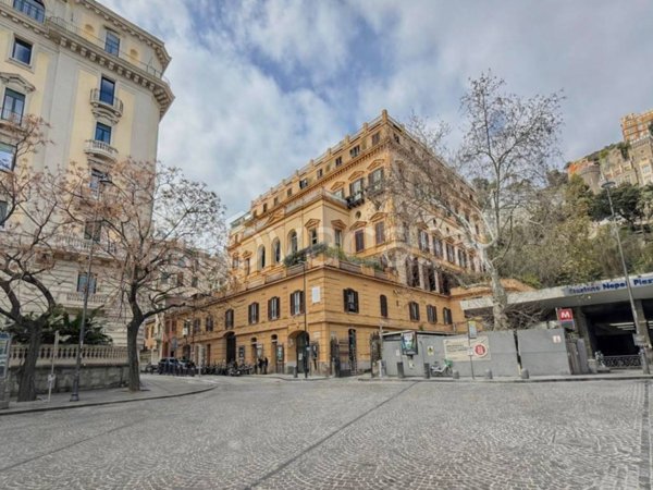 ufficio in affitto a Napoli in zona Chiaia