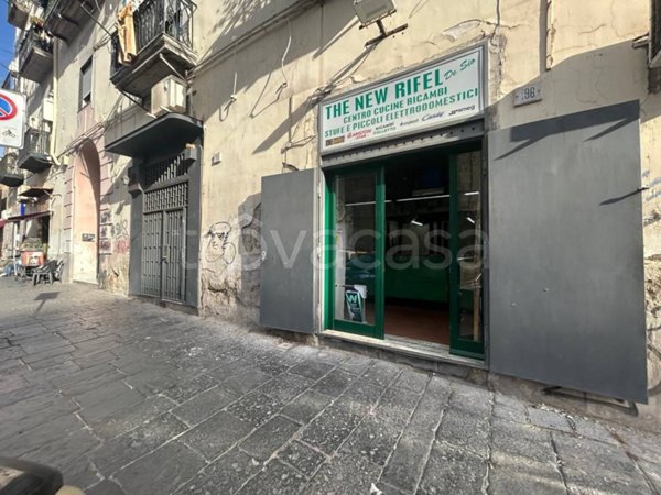 negozio in affitto a Napoli