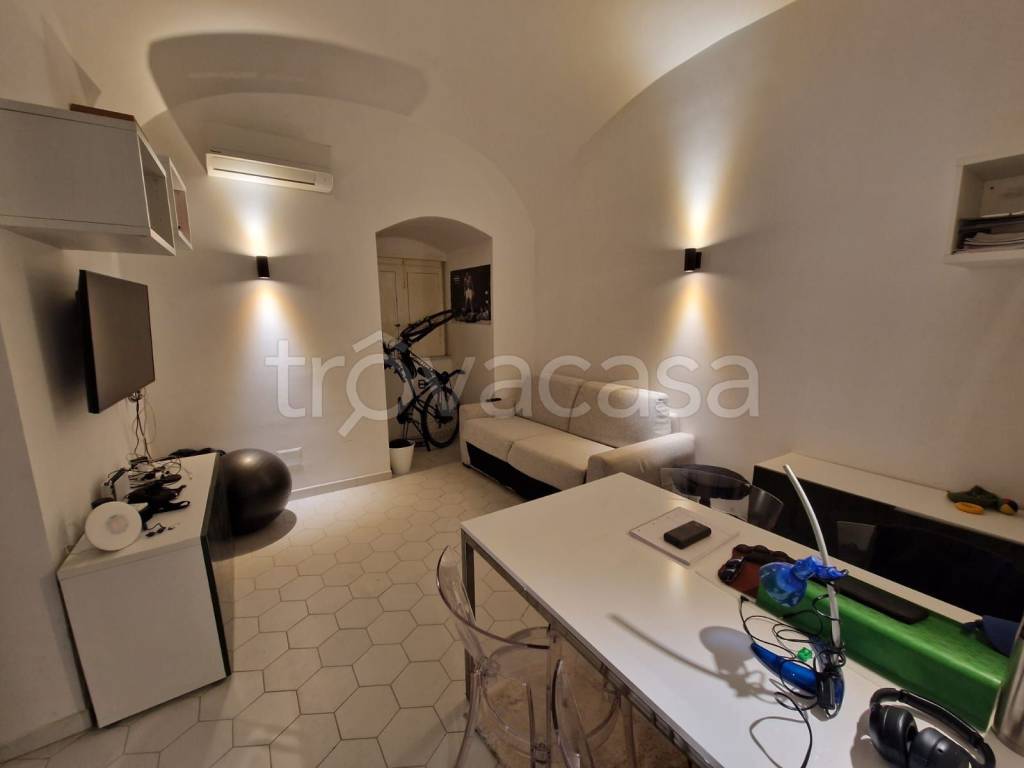 appartamento in affitto a Napoli in zona Chiaia