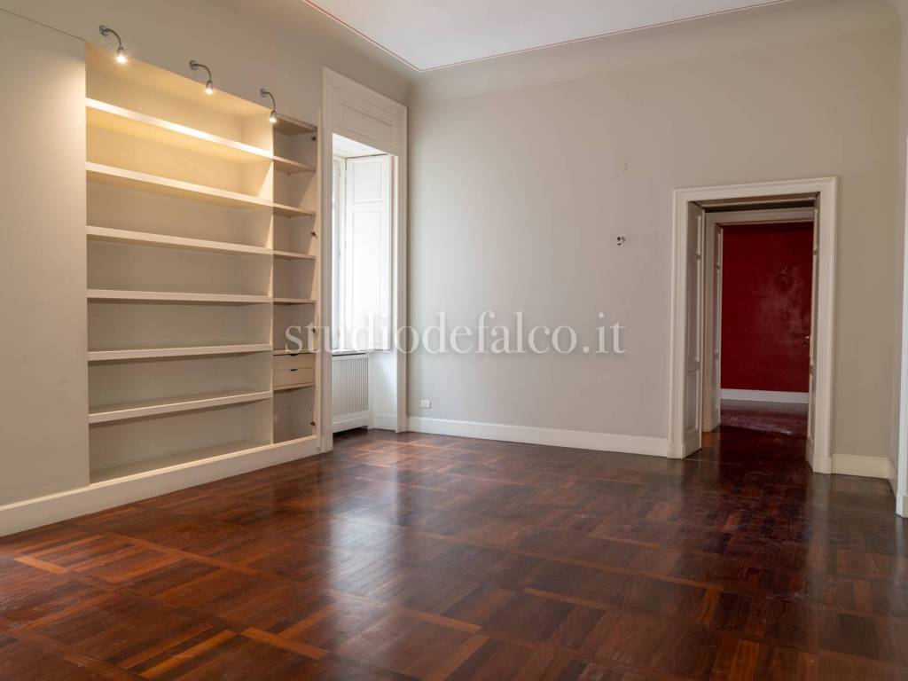 appartamento in affitto a Napoli in zona Chiaia