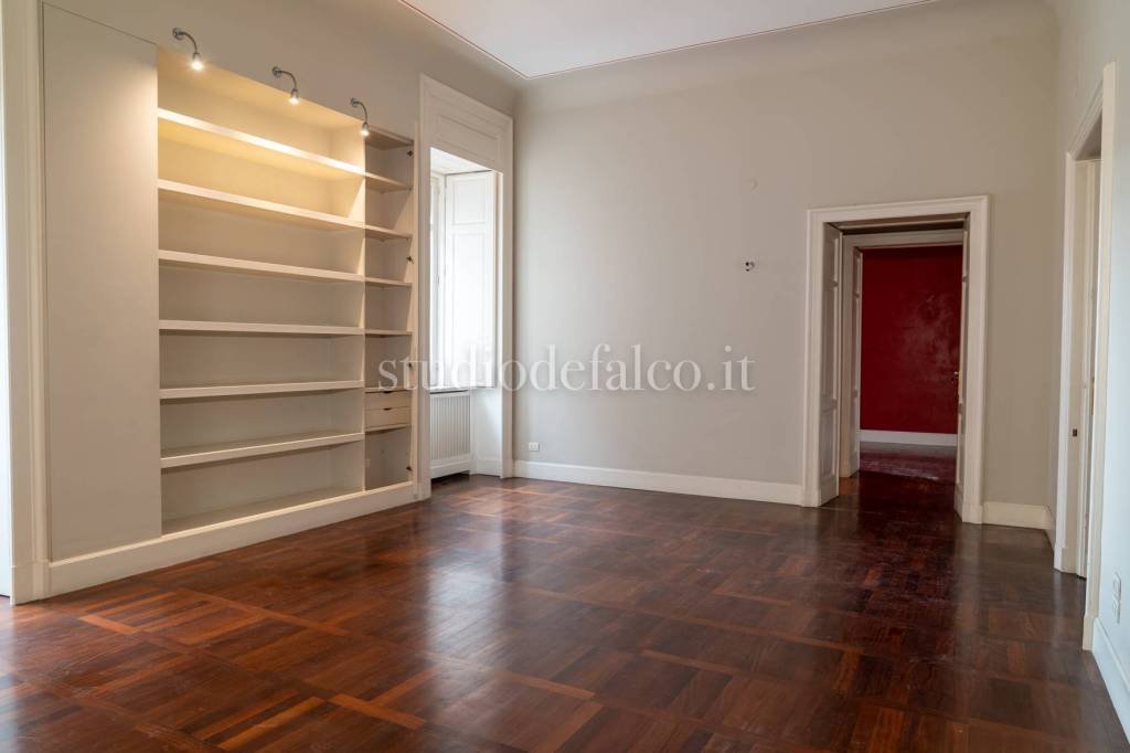 appartamento in affitto a Napoli in zona Chiaia