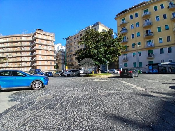 locale commerciale in affitto a Napoli in zona Vomero