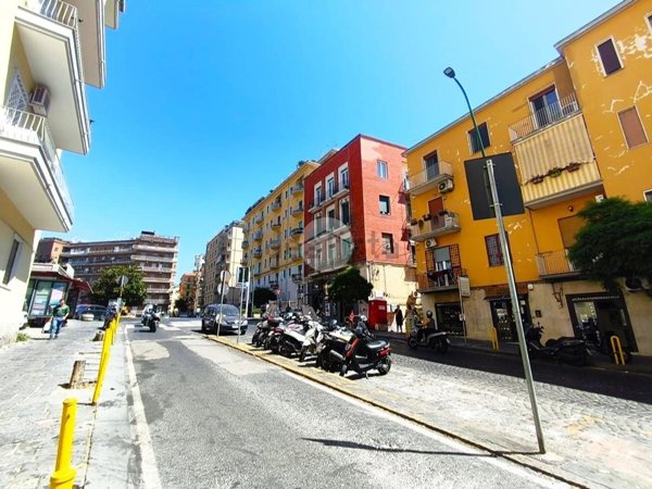 locale commerciale in affitto a Napoli in zona Vomero