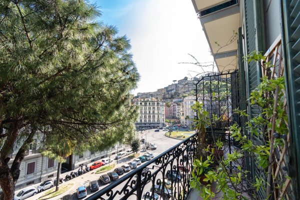 appartamento in affitto a Napoli in zona Chiaia