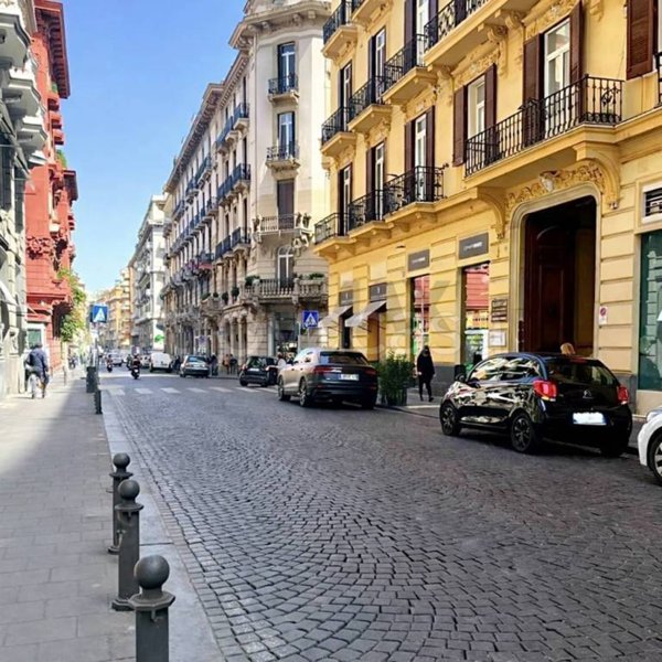 ufficio in affitto a Napoli in zona Chiaia