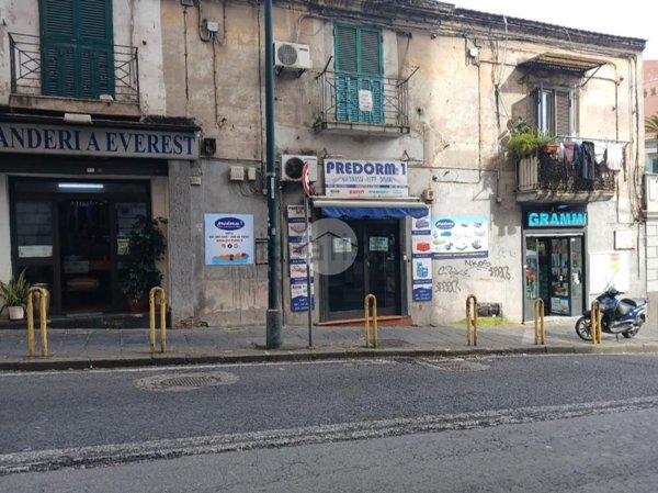 locale commerciale in affitto a Napoli