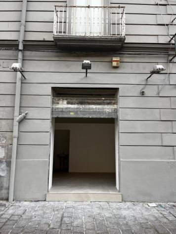 negozio in affitto a Napoli in zona Chiaia