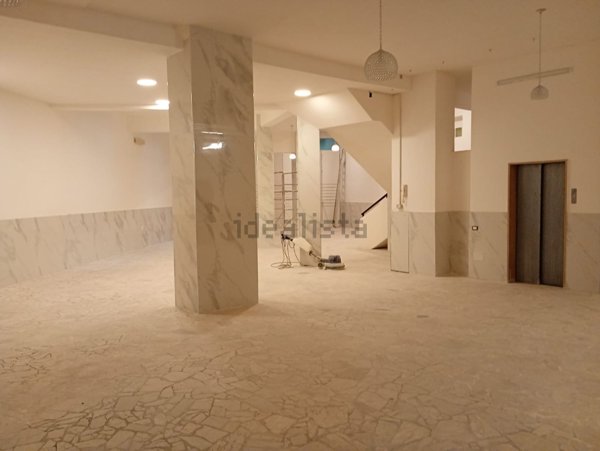 locale commerciale in affitto a Napoli in zona San Lorenzo