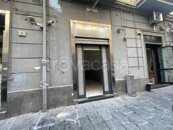 negozio in affitto a Napoli