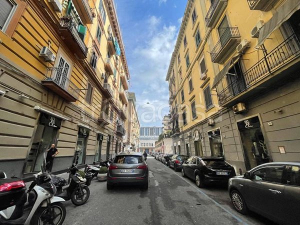 negozio in affitto a Napoli