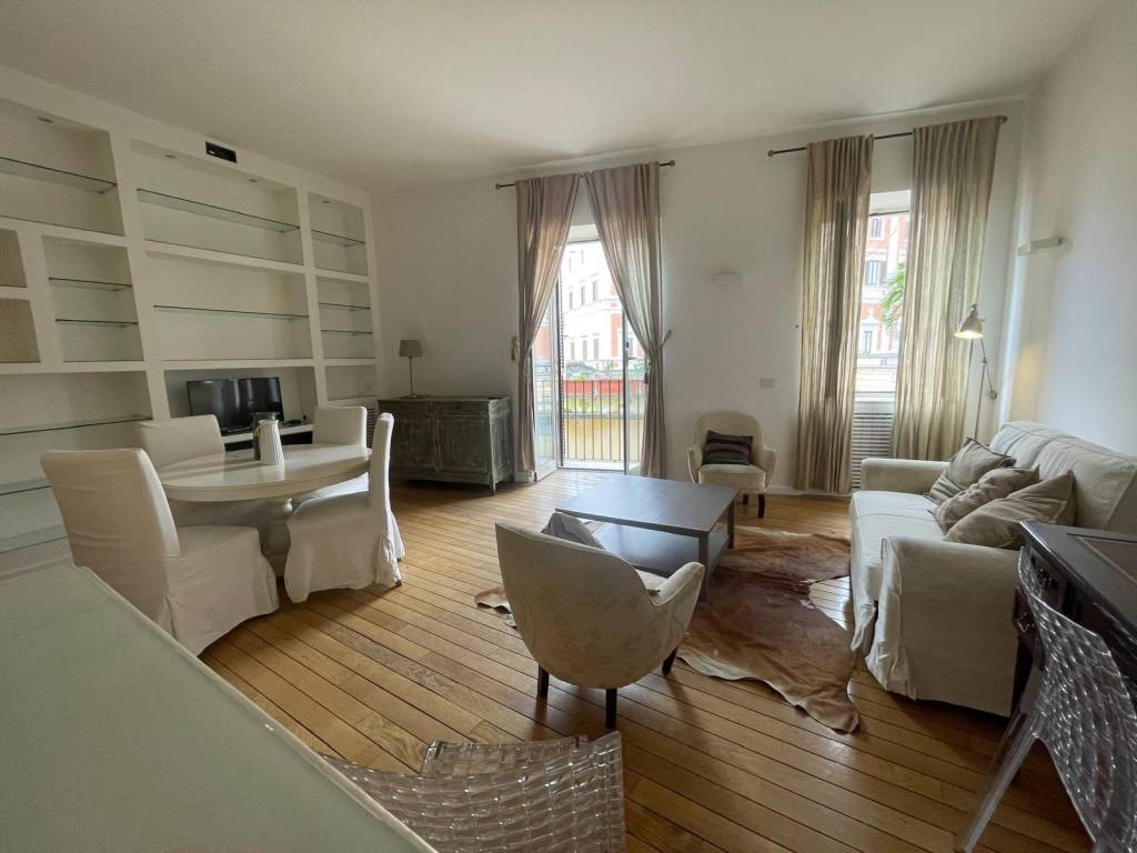 appartamento in affitto a Napoli in zona Chiaia