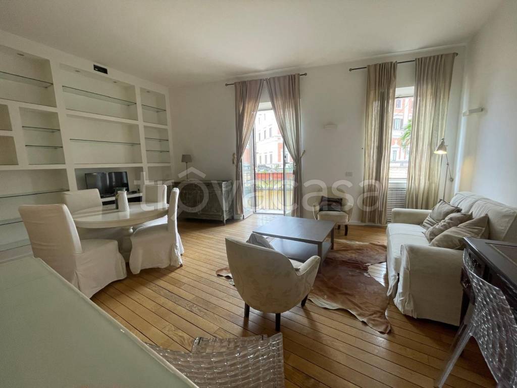 appartamento in affitto a Napoli in zona Chiaia