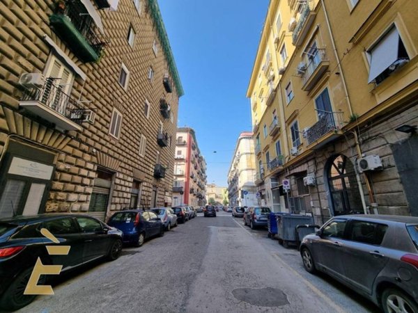 negozio in affitto a Napoli