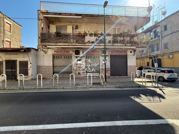 locale commerciale in affitto a Napoli in zona Barra