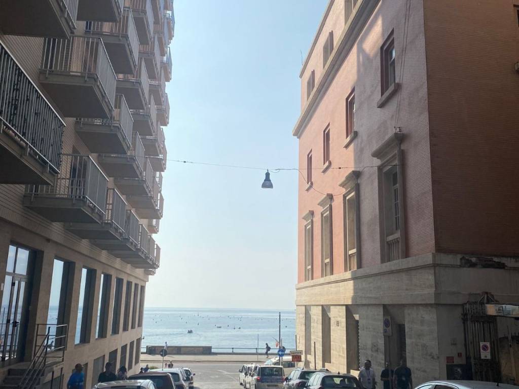 appartamento in affitto a Napoli in zona Chiaia